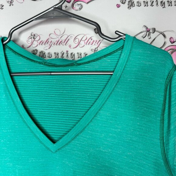 Lululemon tshirt blue green striped stretchy open hanging hangable top - Picture 9 of 9
